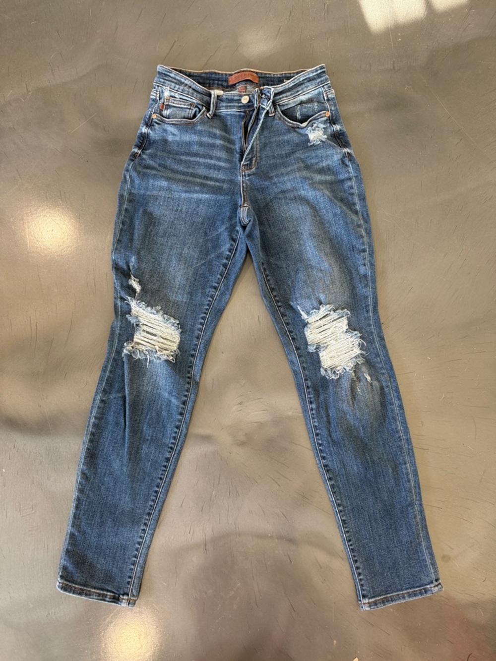 Judy Blue Distressed Boyfriend Jeans in Blue
